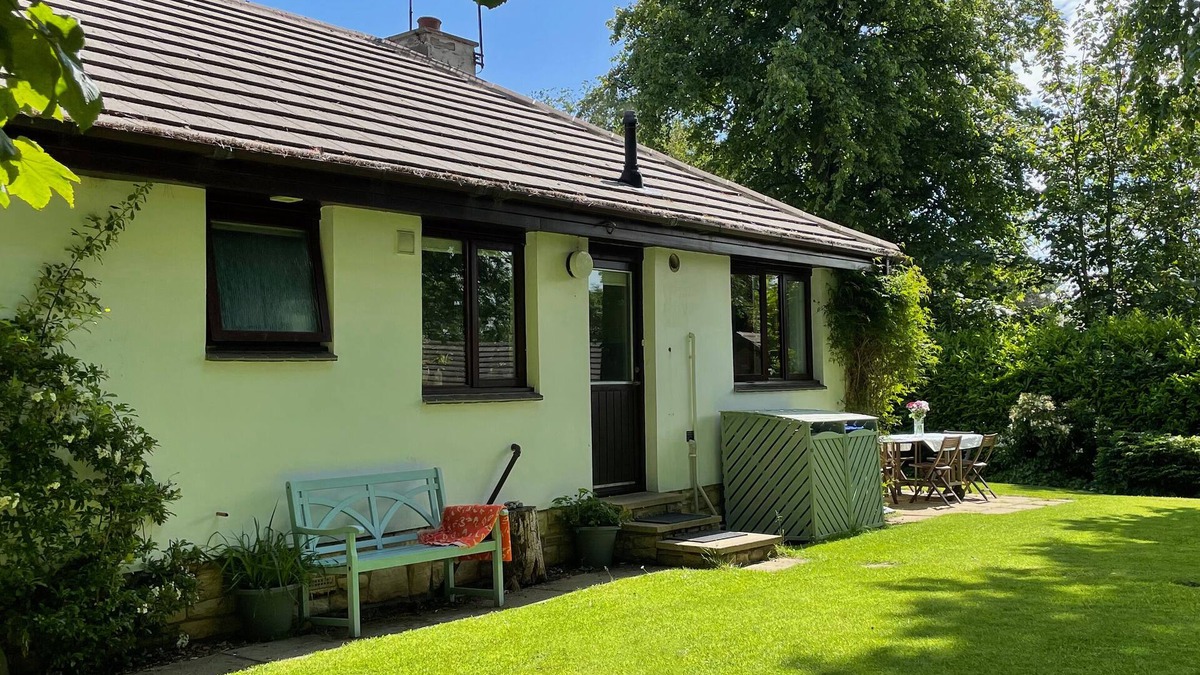 Alnmouth Cottage | Cottage in Alnmouth, parking, garden, tree house, bike shed. Beach - 5 min walk.