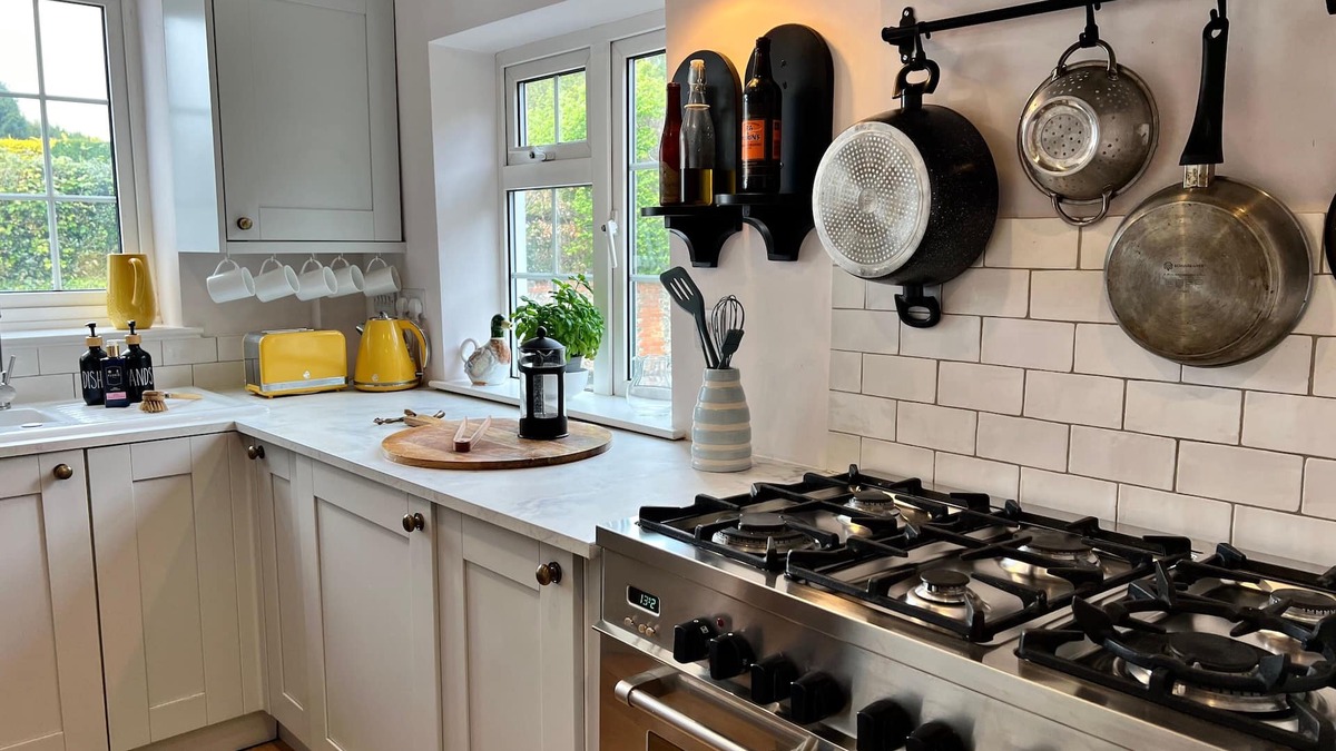 Oakley House | Cottage in Basingstoke