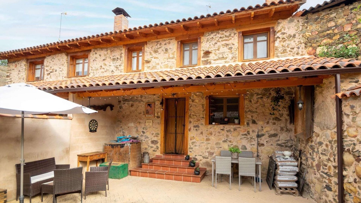 Benllera Cottage | Cottage in Benllera near Selga Lake