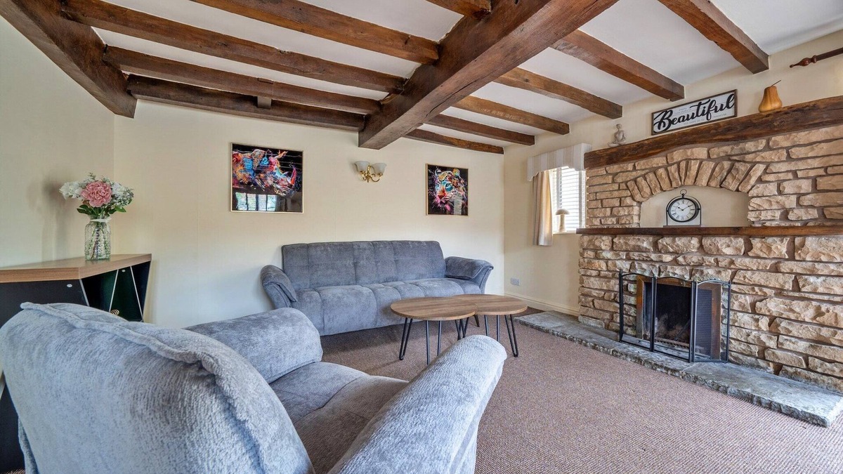 Bridgnorth Cottage | Cottage in Bridgnorth with Hot Tub & Garden