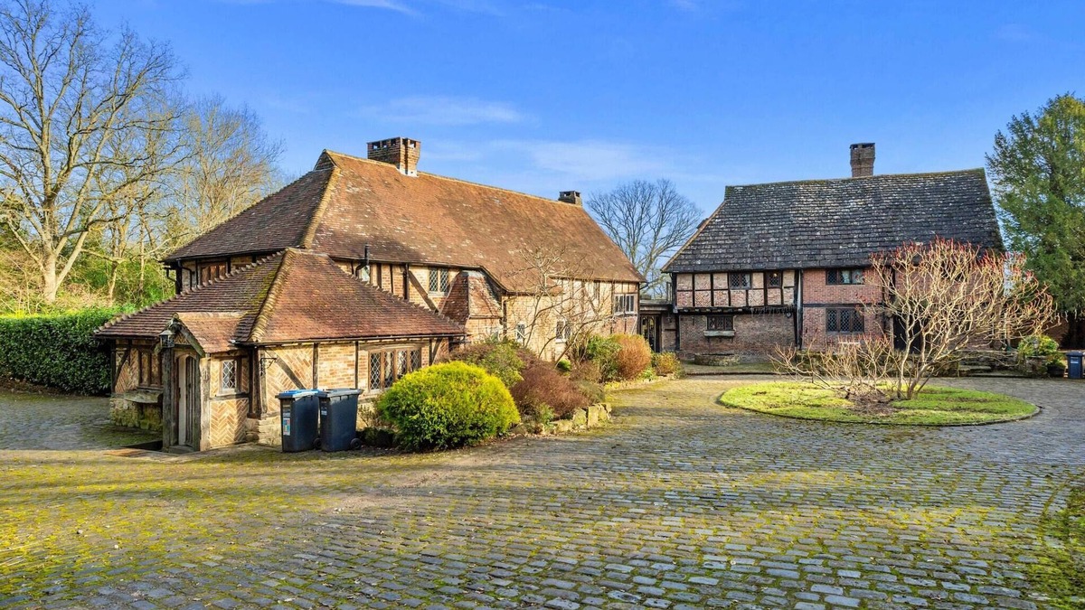 Crawley Down Cottage | Cottage in Crawley Down with Hot Tub & Tennis