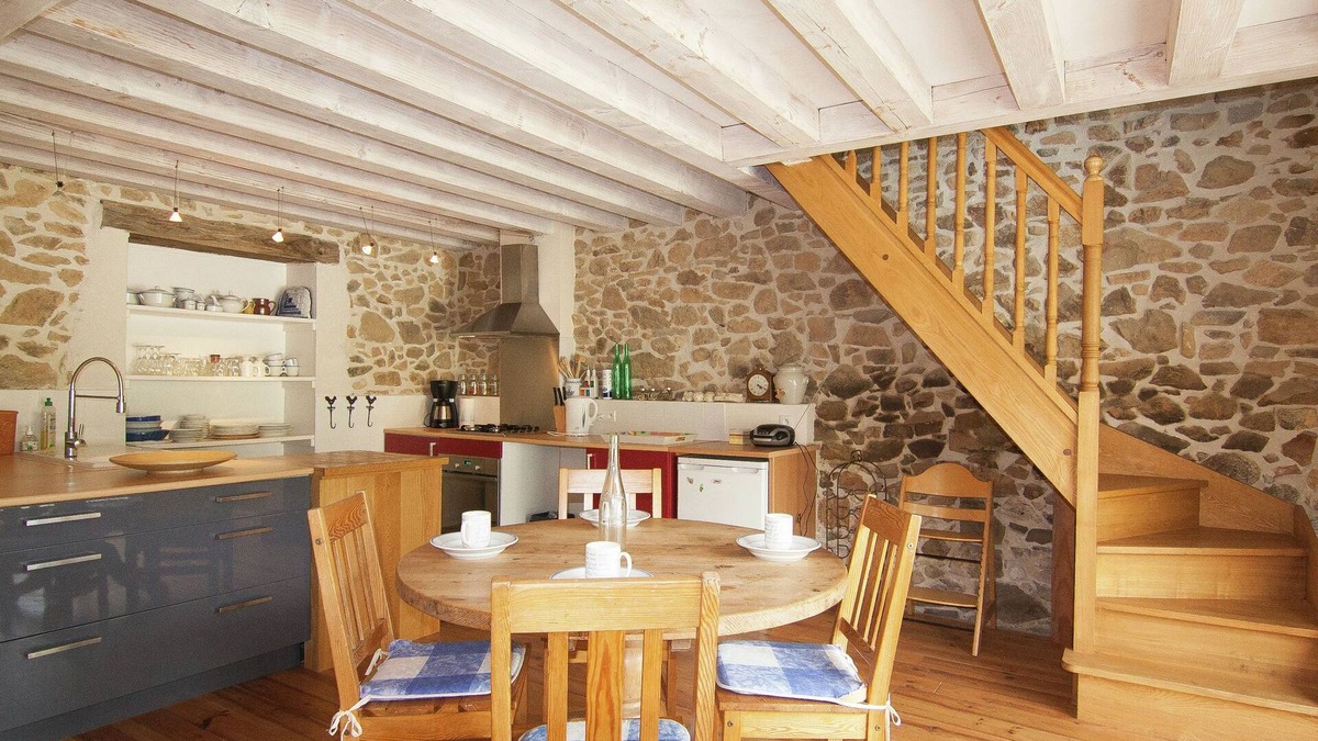 Roussines Cottage | Cottage in Dordogne with Accessible Terrace