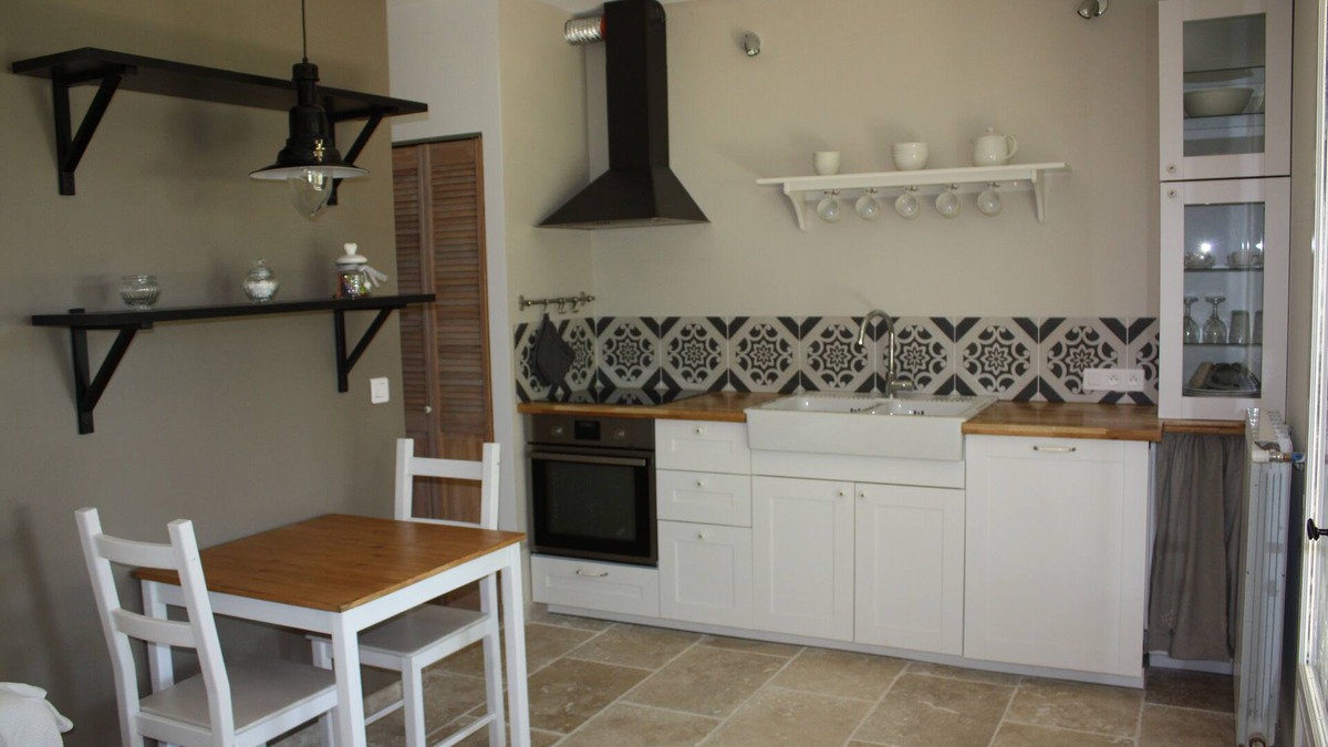Pernes-les-Fontaines Cottage | cottage in provencal farmhouse, 2 minutes from Pernes