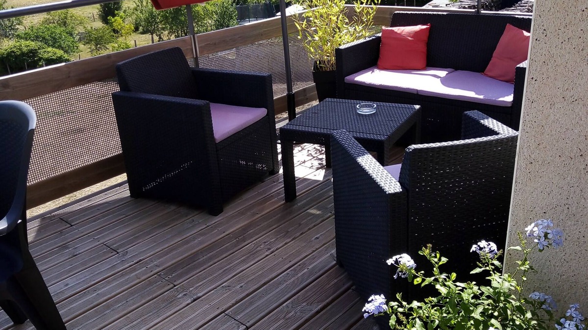 Sarge-sur-Braye Apartment | cottage in height with balcony. 1 bedroom