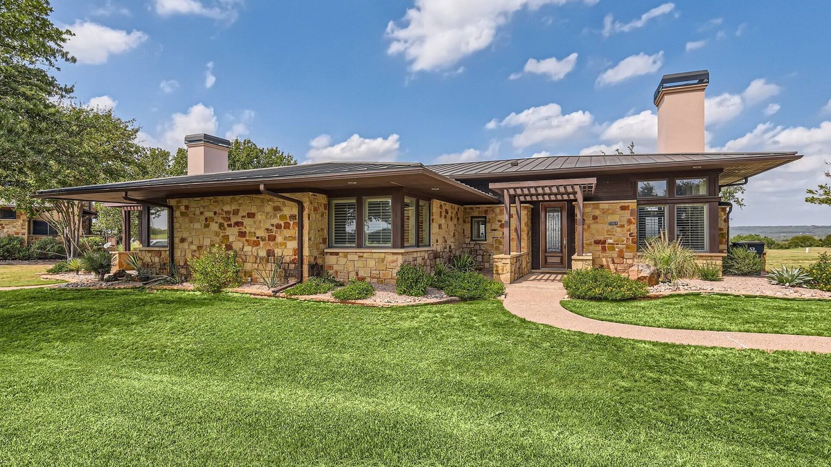 Spicewood Cottage | Cottage in Lakecliff on Lake Travis - Golf, Lake & Hill Country Getaway
