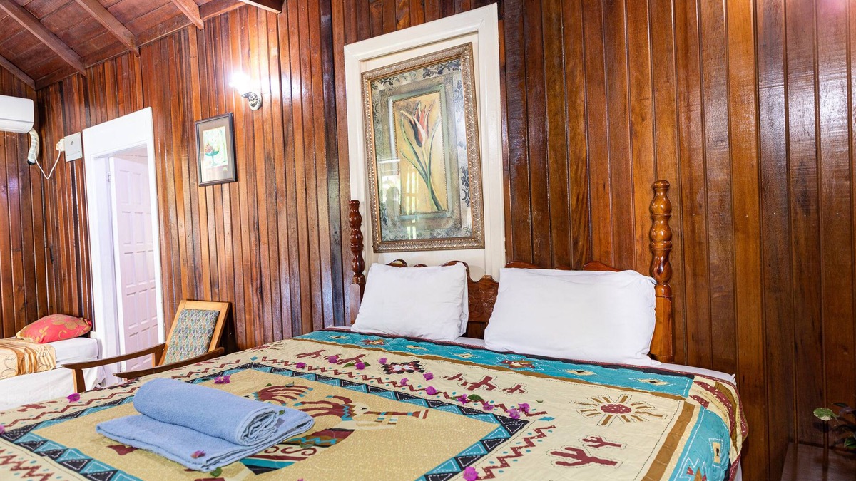 Marigot Bay Cottage | Cottage in Marigot bay 2 mins walk to the beach