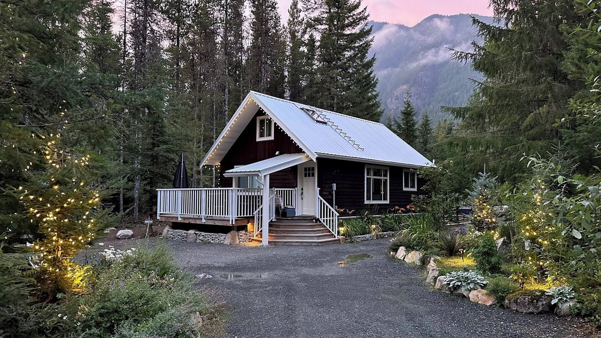 Popkum Cabin | Cottage in Mountains -Firepit & Hotub - The perfect family Retreat