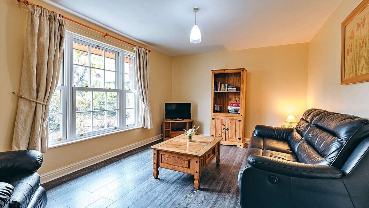 Eaton Mascott Cottage | Cottage in Netley Hall with Scenic Trails