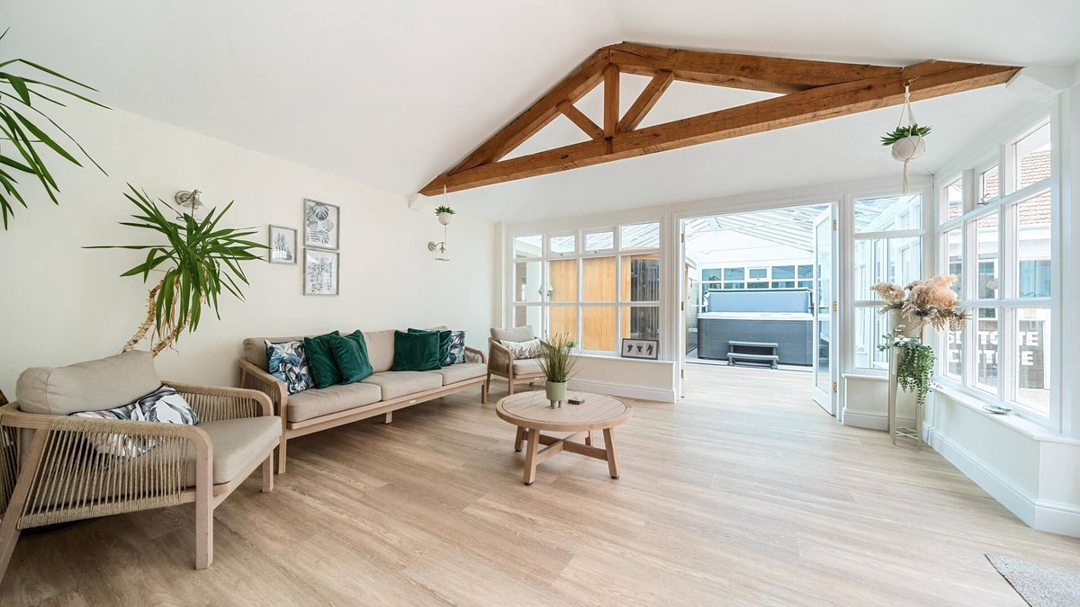 Thetford Cottage | Cottage in Norfolk sleeps 23 - private pool, fishing lake, hot tub ref 99008SC