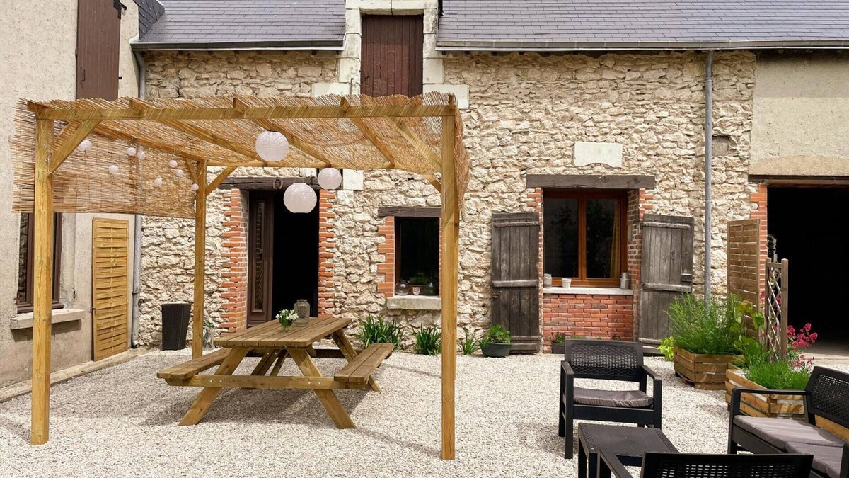 Oisly Cottage | Cottage in Oisly near Loire Castles with Parking and Pets Welcome