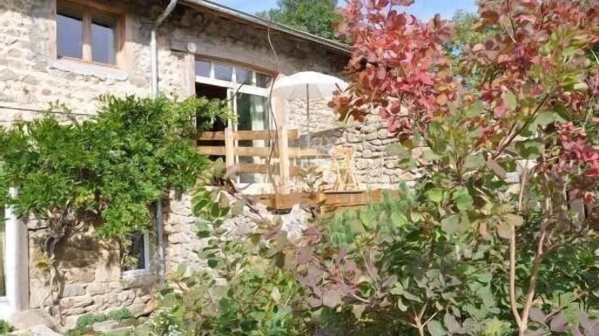 Monlet Cottage | Cottage in old farmhouse