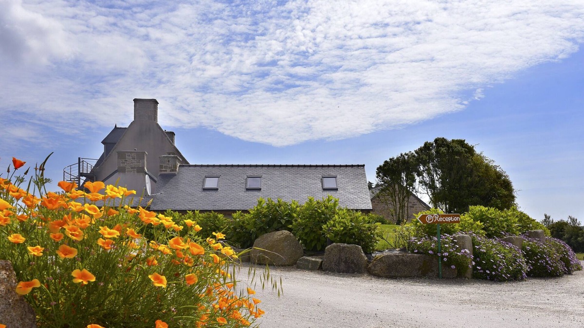 Plouarzel Cottage | Cottage in old renovated farmhouse - indoor pool and spa in outbuilding