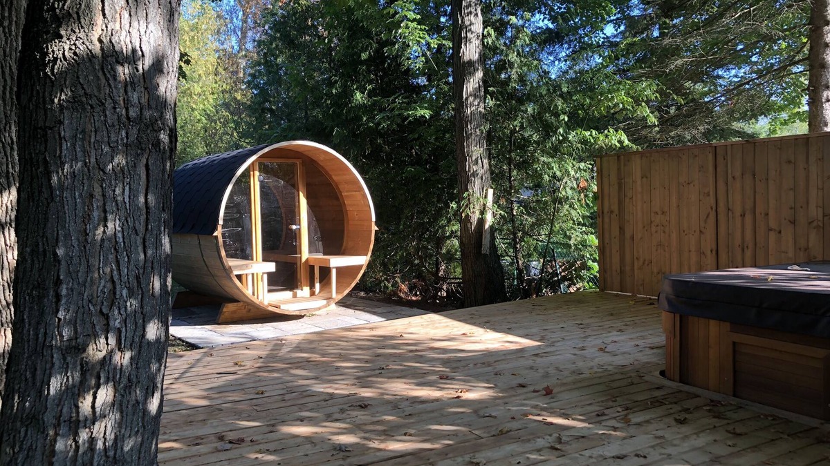 Central Huron Cottage | Cottage in Private Community with Hot Tub & Sauna. Perfect for big groups!