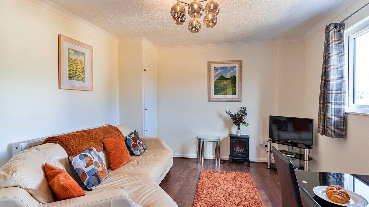 Wedmore Cottage | Cottage in Somerset with Stunning Garden Views