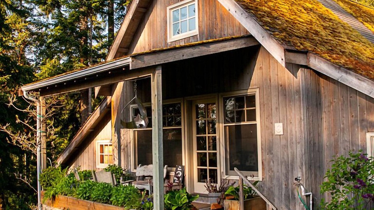 West Sound Cottage | Cottage-in-the-Barn on Dragonfly Farm