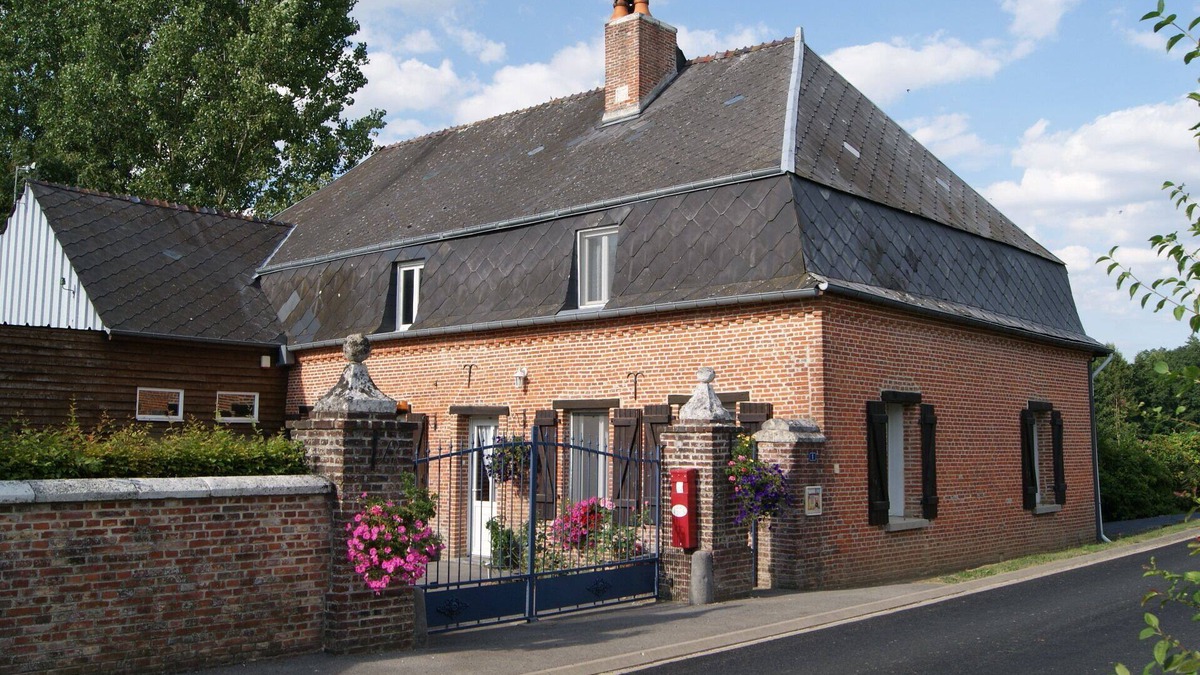 Iviers House | cottage in the countryside with a private pond
