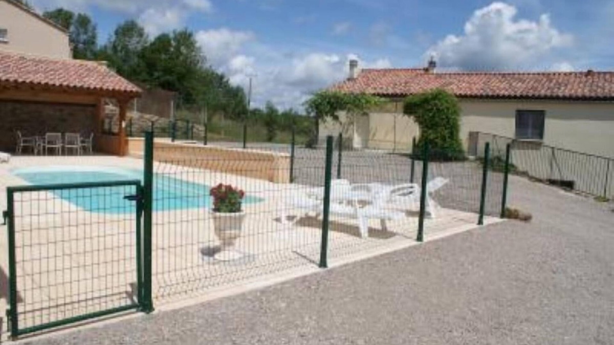 Thegra Cottage | cottage in the countryside with private pool, covered summer kitchen at thégra