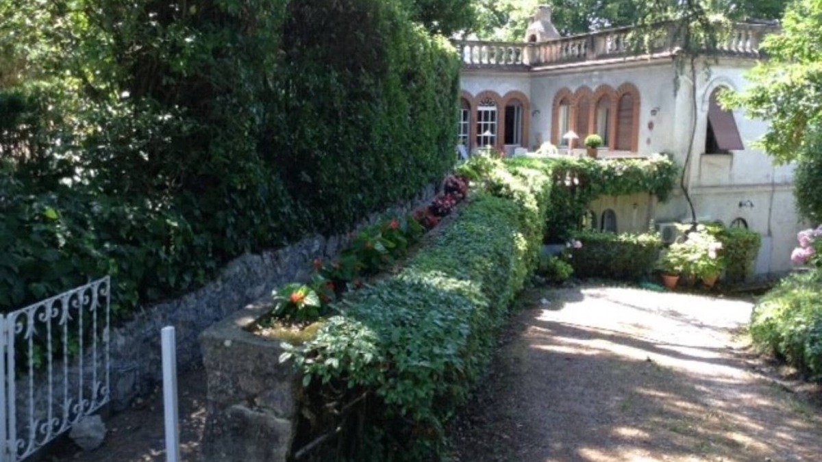 Fiuggi House | Cottage in the green