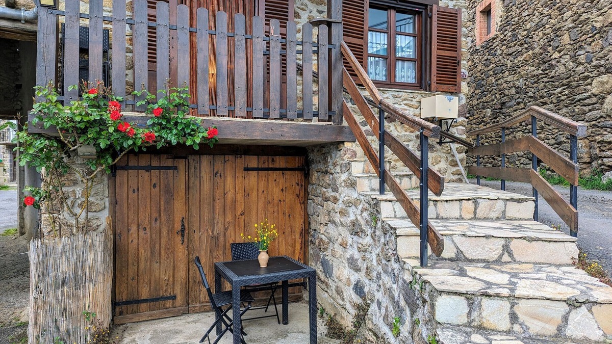 Saint-Ilpize Cottage | Cottage in the heart of the medieval village of Saint-Ilpize