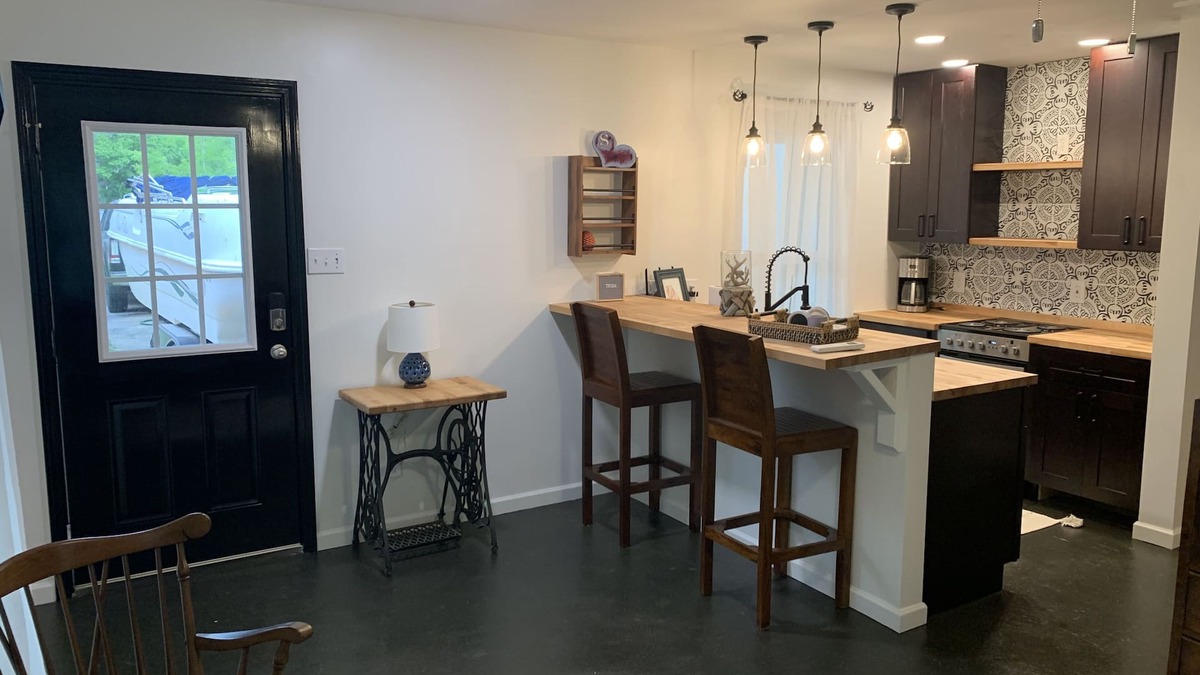 Chatham Crescent House | Cottage in the Heart of Savannah. Minutes from downtown & Tybee Island