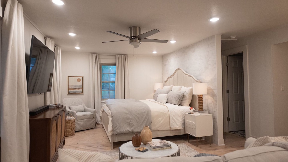 Fayetteville Cottage | Cottage in the shadow of the stadium!