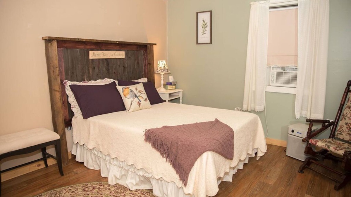 Sweet Valley Bed & Breakfast | Cottage in the Woods- " Robin's Nest"- 2mi. from Ricketts Glen falls trailhead