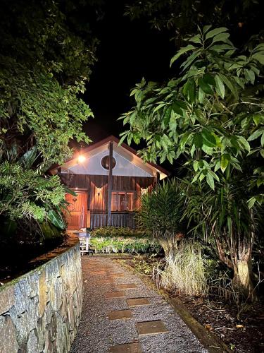 Maleny House | Cottage in The Woods, Maleny