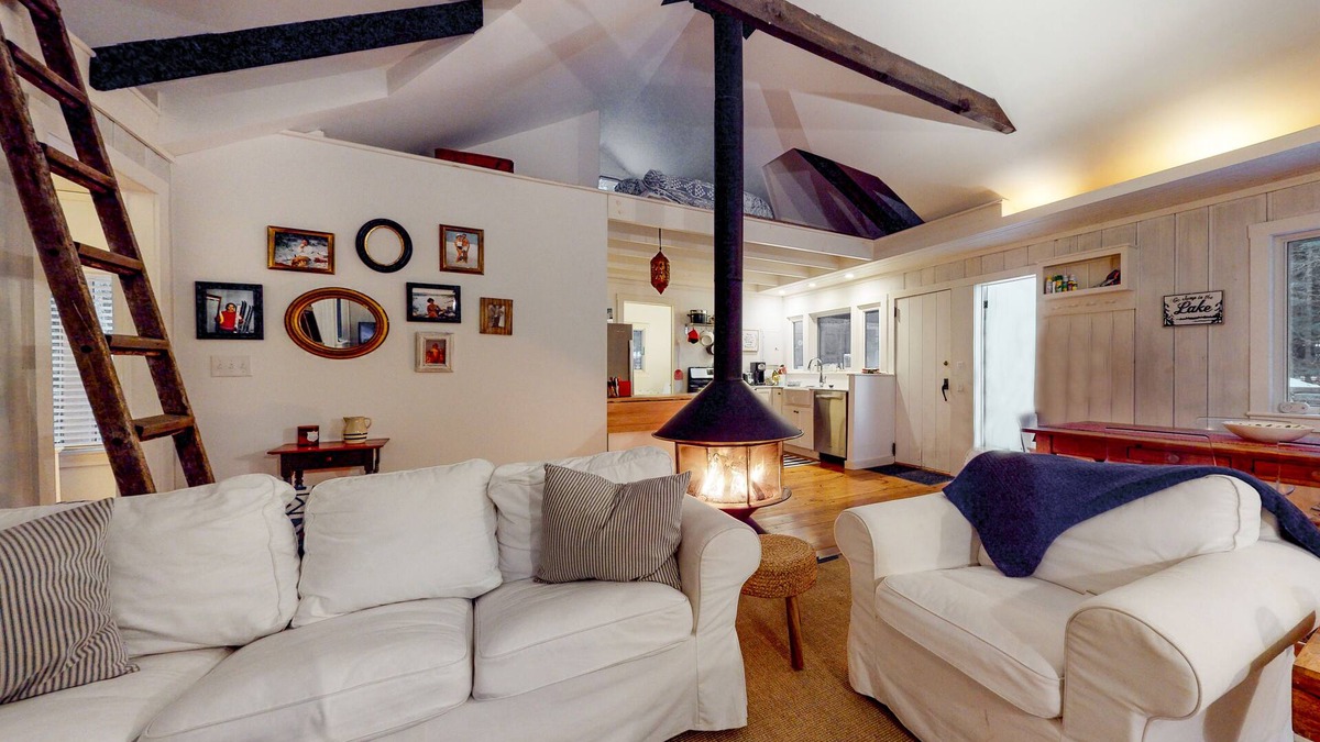 Wilmington Cottage | Cottage in the woods with a firepit, grill, washer/dryer, & AC - dog-friendly
