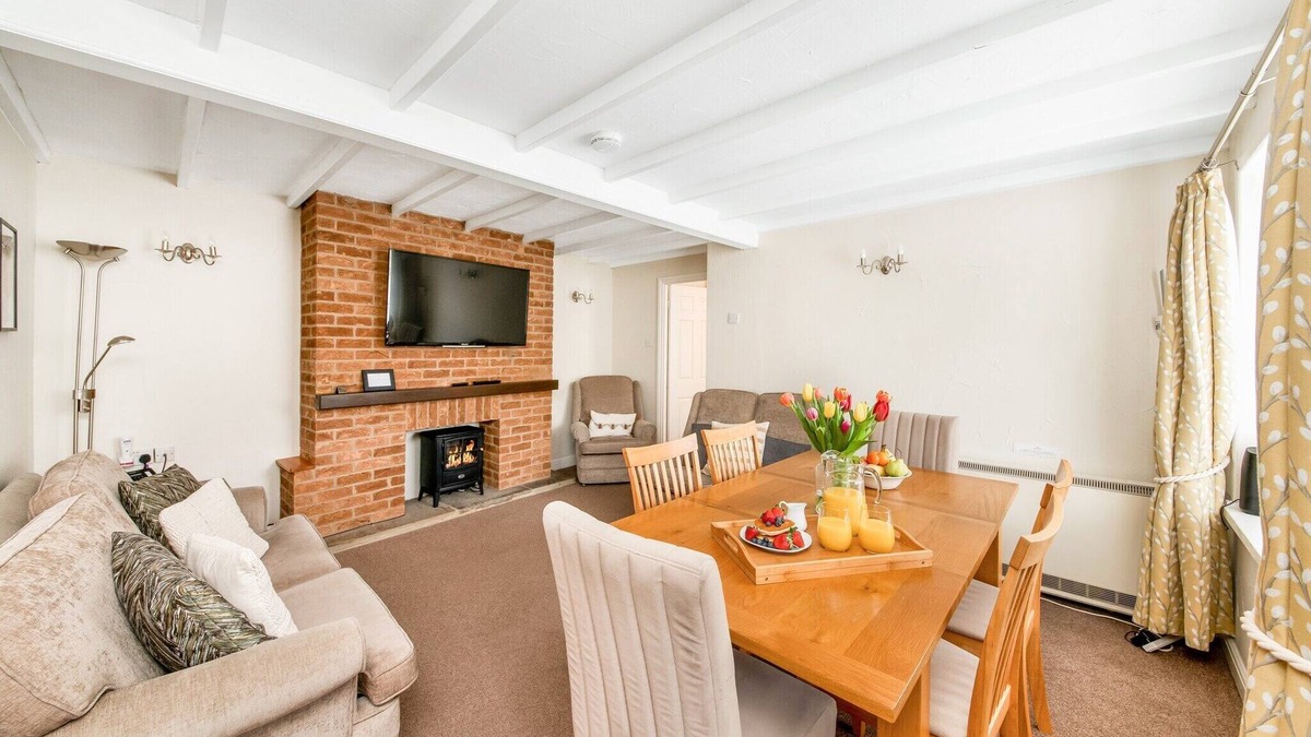 Thirsk Cottage | Cottage in Thirsk with Scenic Trails & Spa