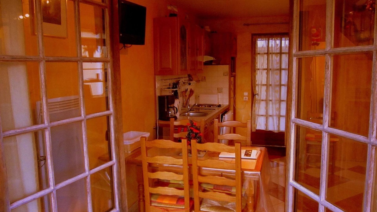 Brou-sur-Chantereine Cottage | Cottage in Vaires-sur-Marne near Forest & Lake