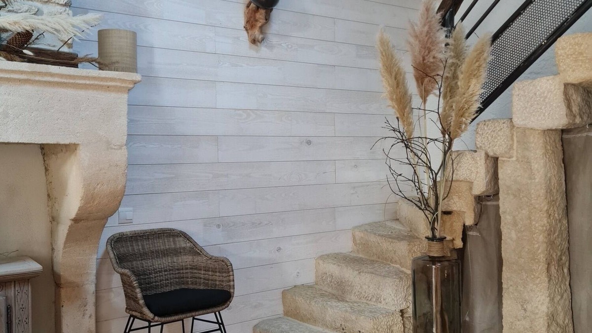 Taillant House | Cottage 'L'aronde Gites' with Private Terrace, Private Garden and Wi-Fi