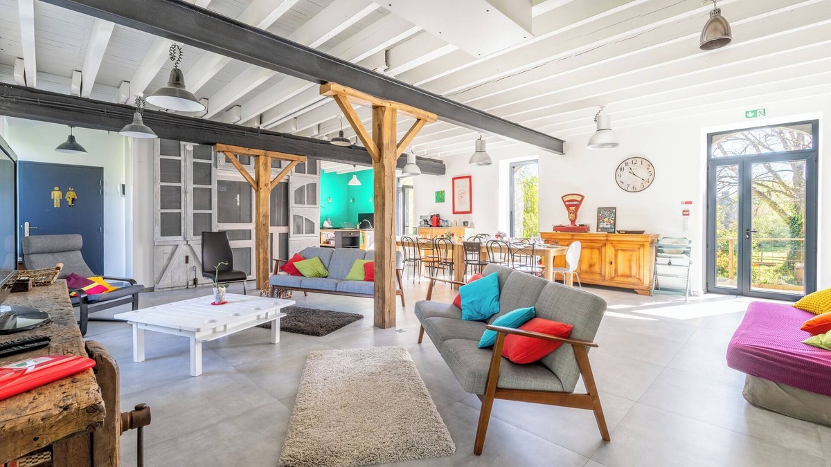 Joue-sur-Erdre House | Cottage 'L'erdre Au Moulin' with Private Terrace, Shared Garden and Wi-Fi