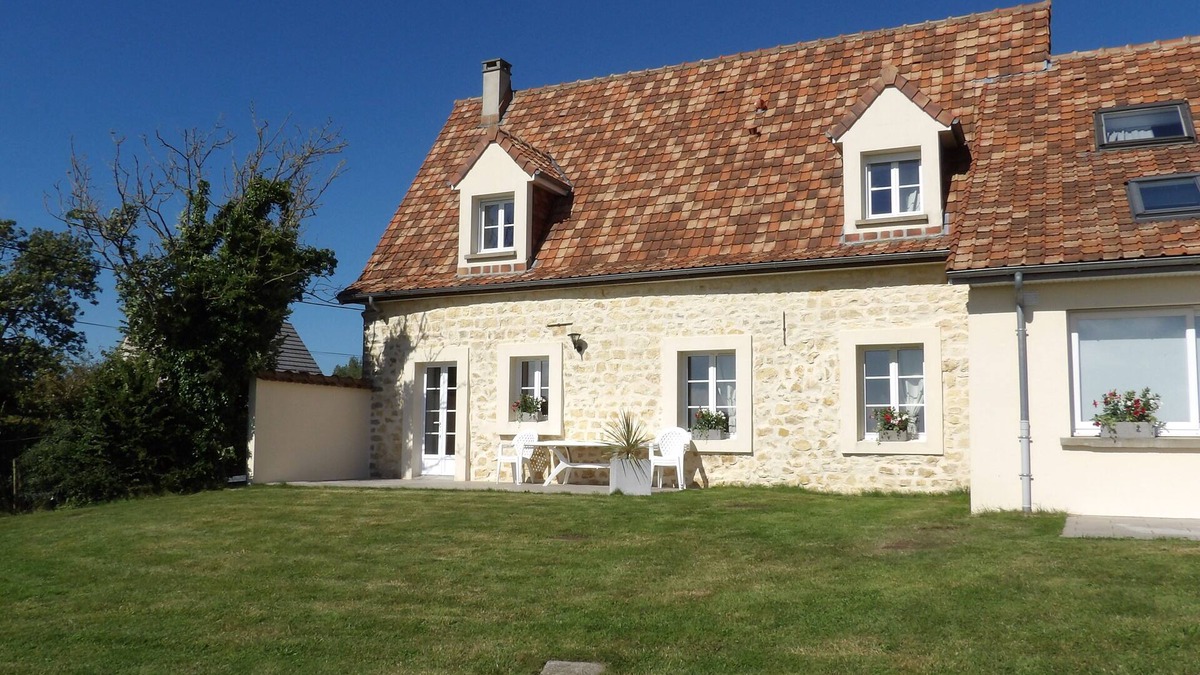 Hesdin-l'Abbe Cottage | Cottage "La Grange" 8 people located in a horse farm