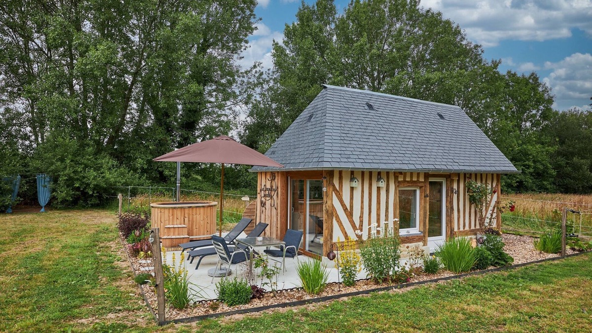 Cresseveuille Apartment | Cottage 'Le Chouette Insolite' with Private Garden & Nordic Bath
