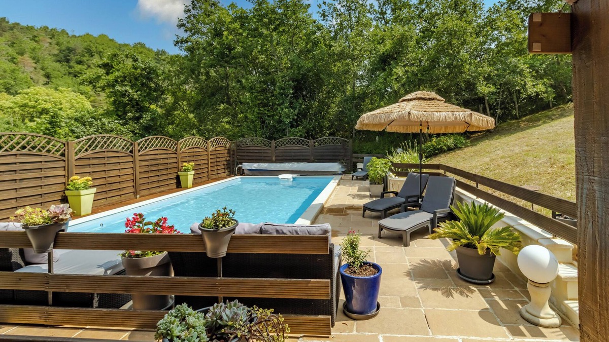 Aubas House | Cottage 'Les Gaps En Périgord Noir' with Shared Pool, Terrace and Private Garden