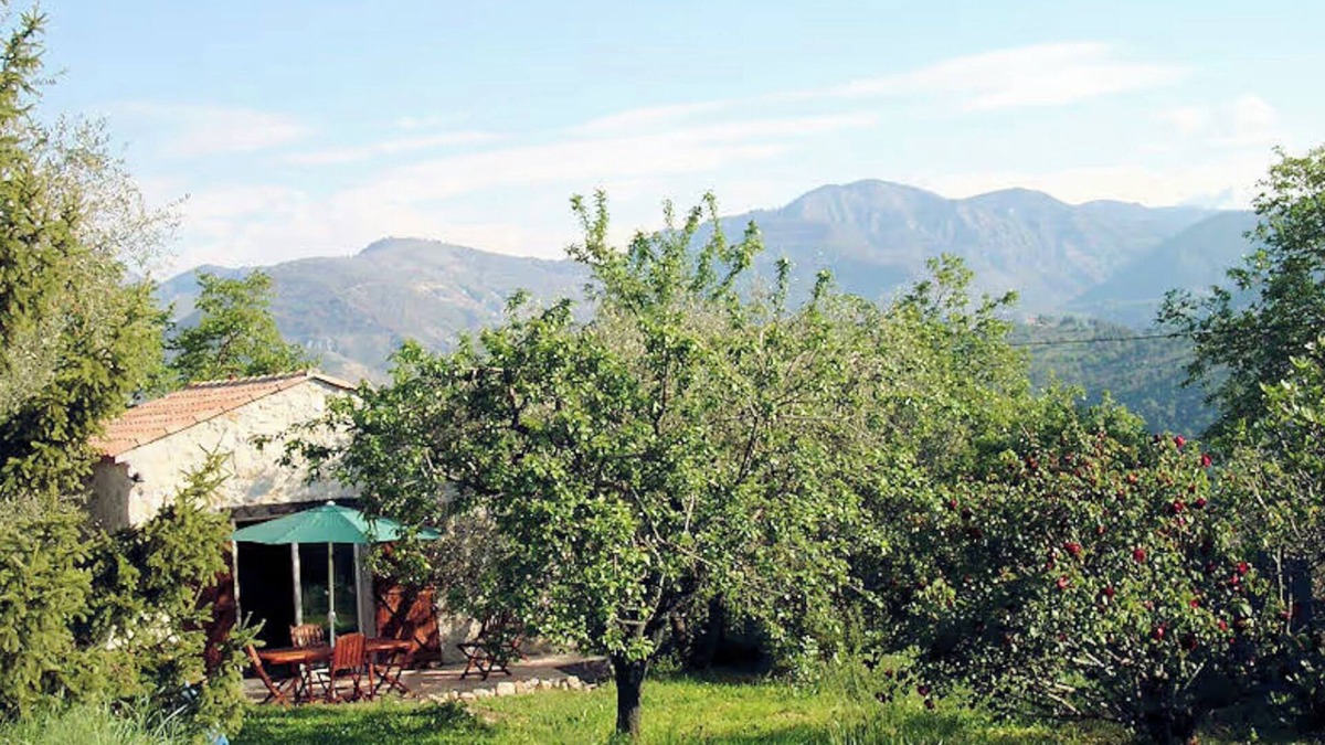 Berre-des-Alpes House | Cottage 'Les Lys' with Mountain View, Wi-Fi and Air Conditioning
