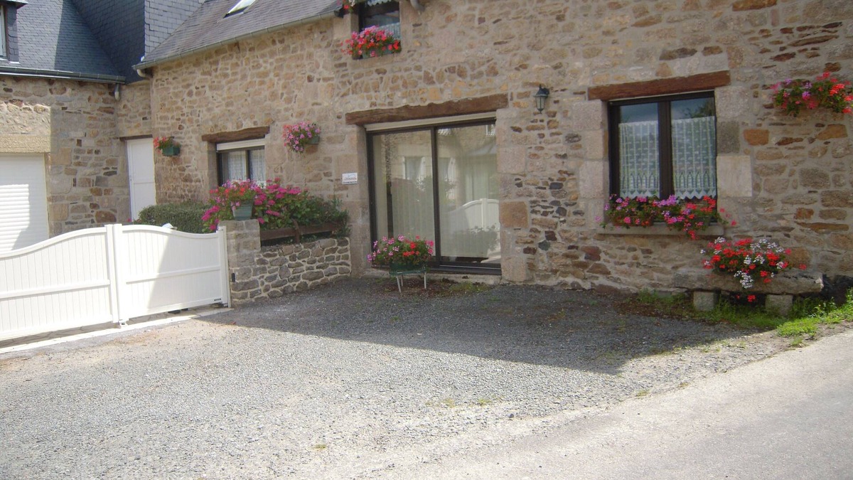 Corseul House | cottage located in a hamlet, at the gates of Dinan: medieval town, 12 km from the sea