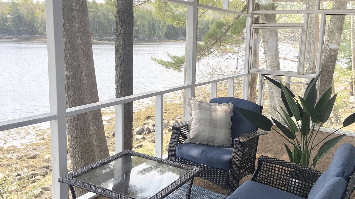 Valley Road Cabin | Cottage located on the banks of the historic St.Croix River