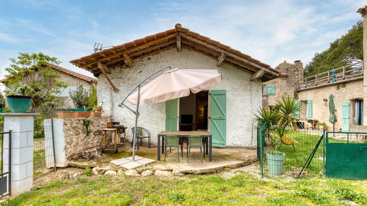 Gignac House | Cottage 'Maison De Campagne' with Private Terrace, Private Garden and Wi-Fi