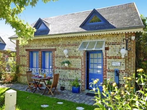 La Poterie-Cap-d'Antifer House | Cottage near Étretat Cliffs with Private Garden