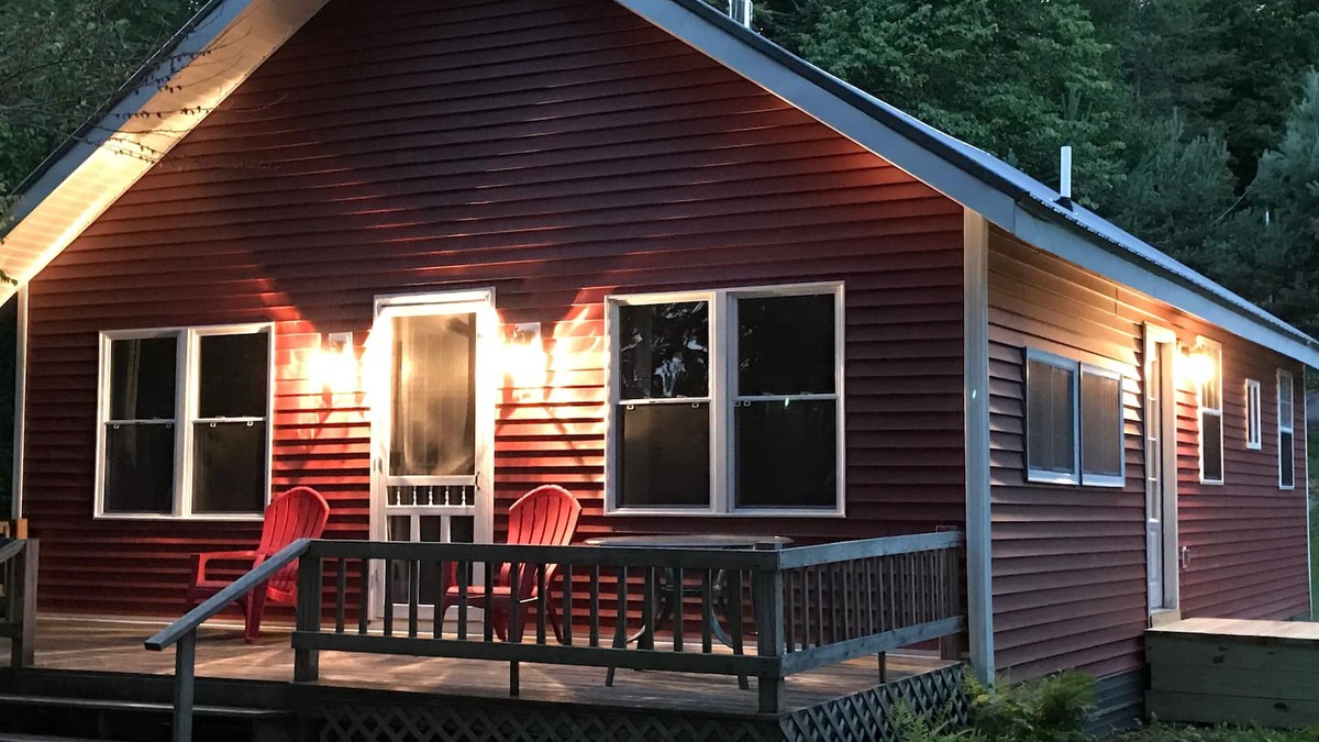 Island Falls Cottage | Cottage near Houlton, Maine