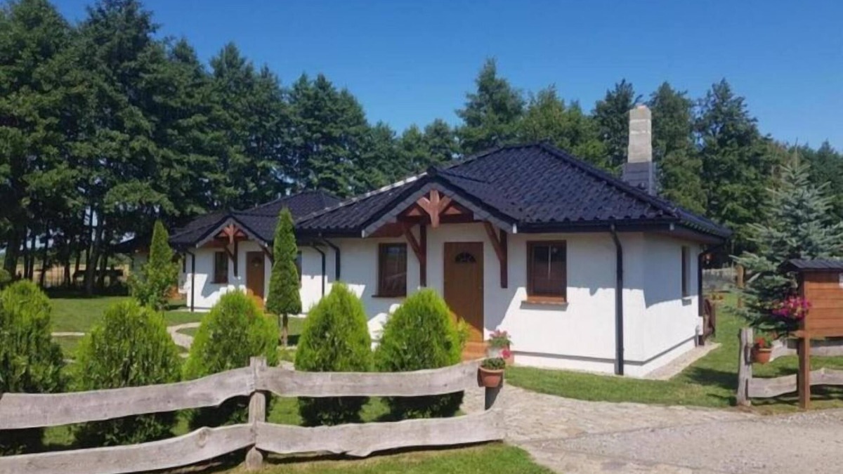 Darlowo House | Cottage near Lake Bukowo with Mini Zoo