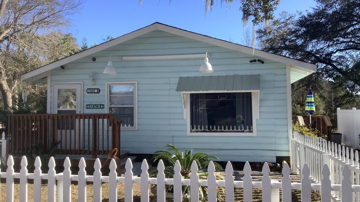 Little River Cottage | Cottage near Little River Waterfront. Pets stay FREE!
