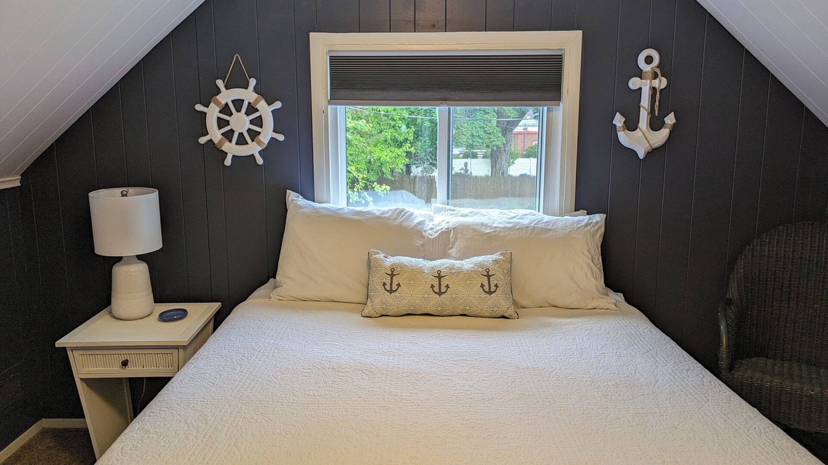 Erie Cottage | Cottage Near Presque Isle & Lake Erie Boat Parking