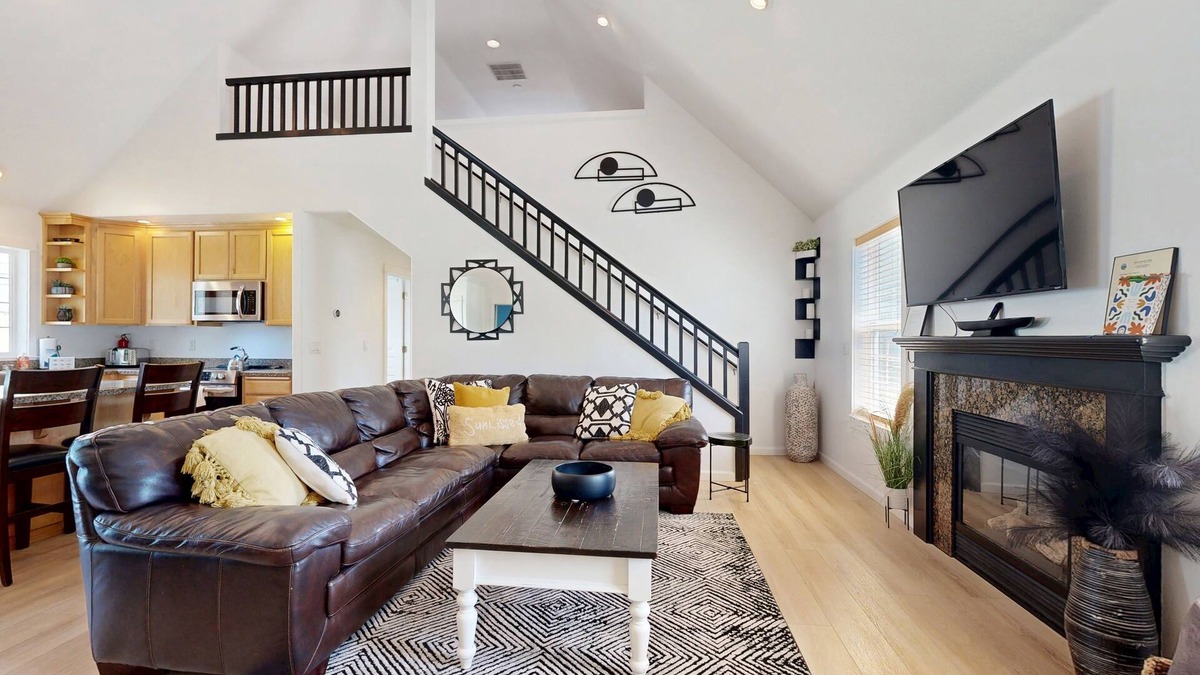 Four Sisters House | Cottage near the beach with hot tub, gas fireplace, washer/dryer, dog-friendly