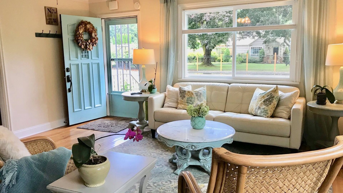 Vancouver House | Cottage near Vancouver Lake! Cozy, Clean, & Comfortable w/new Pickleball Court!