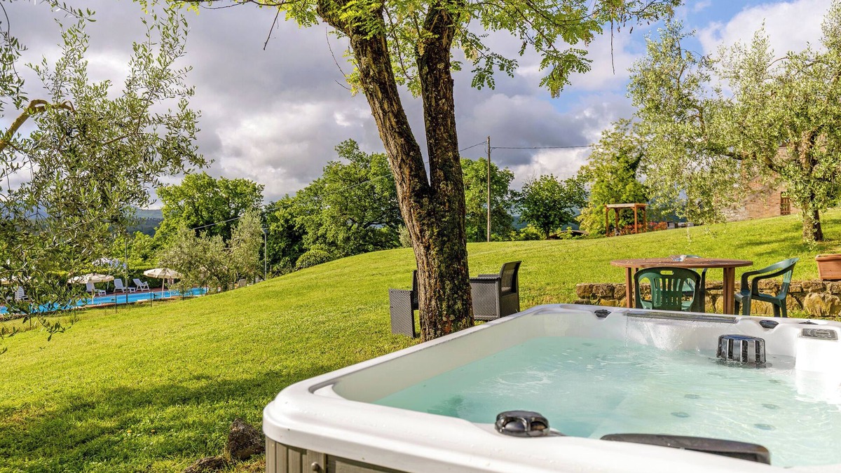 San Macario In Monte Cottage | Cottage 'Nel Verde Con Jacuzzi' with Shared Pool and Shared Garden