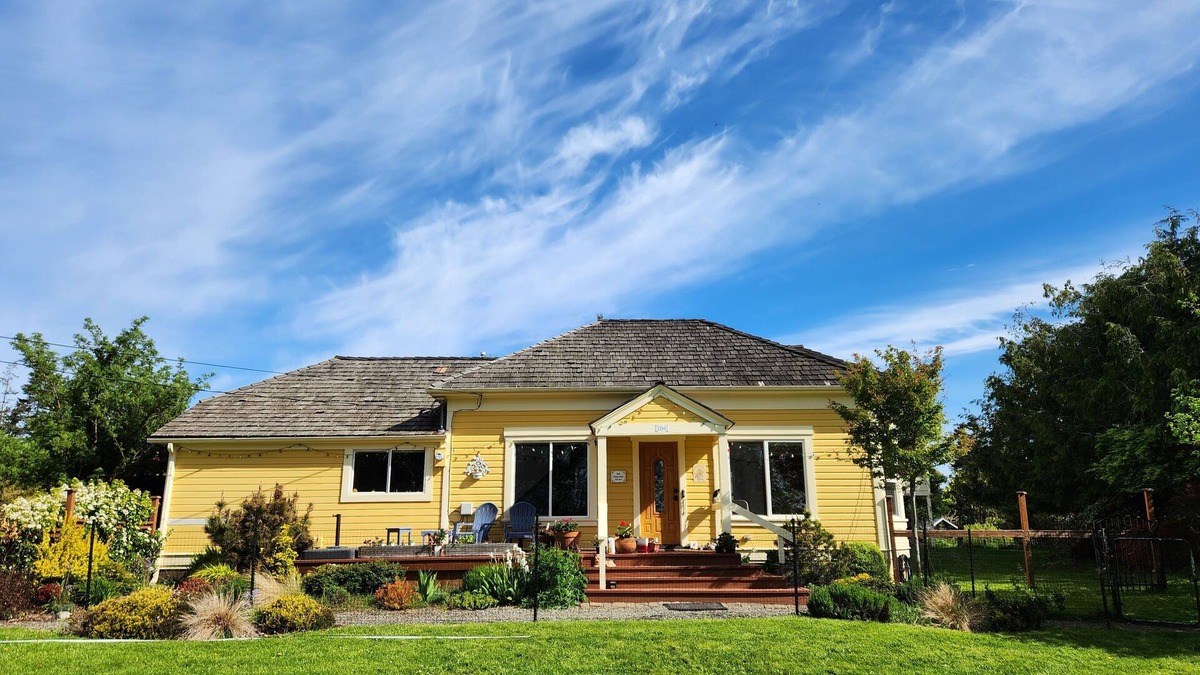 Port Townsend House | Cottage, North Beach. Entire House and grounds. Country Charm.