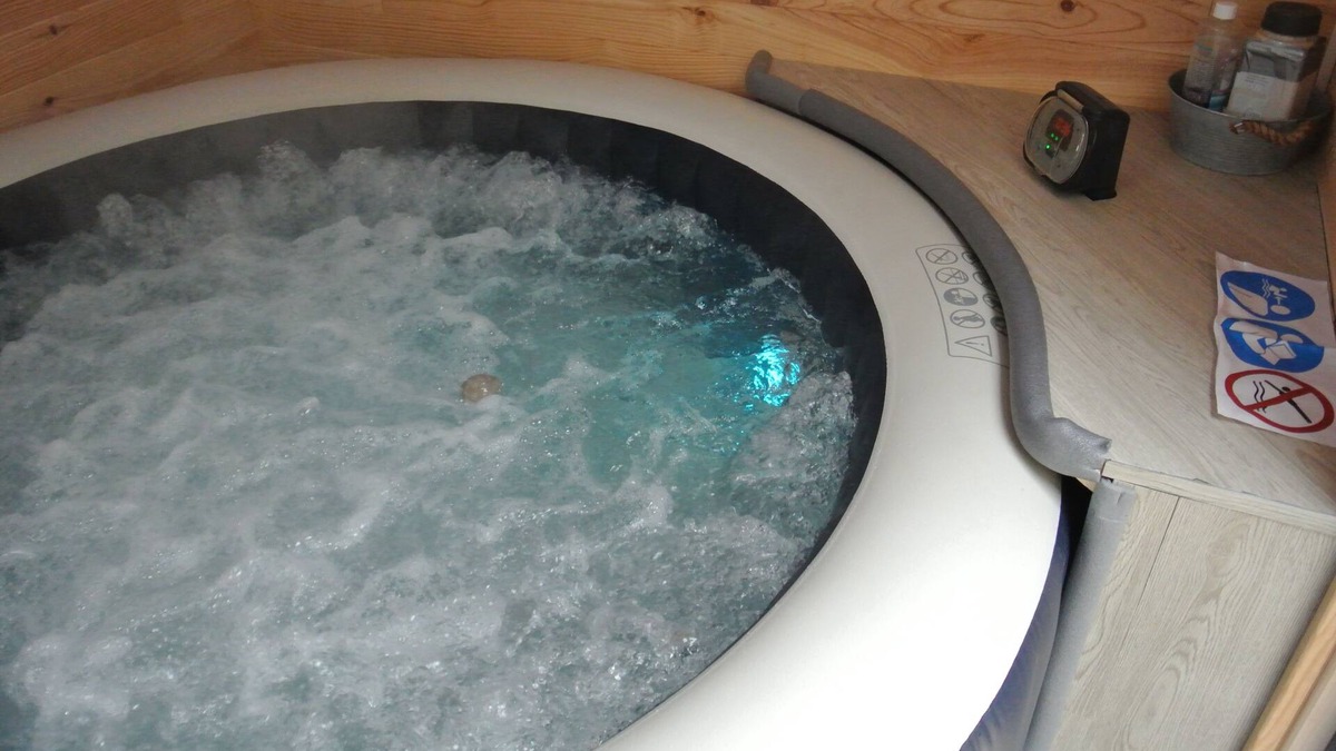 Buisson Cottage | COTTAGE of SERRE de BOUDRE with JACUZZI & AIR CONDITIONING