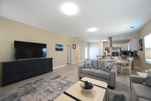 East Hill House | Cottage on 10th Cozy Retreat Near Downtown & Beach